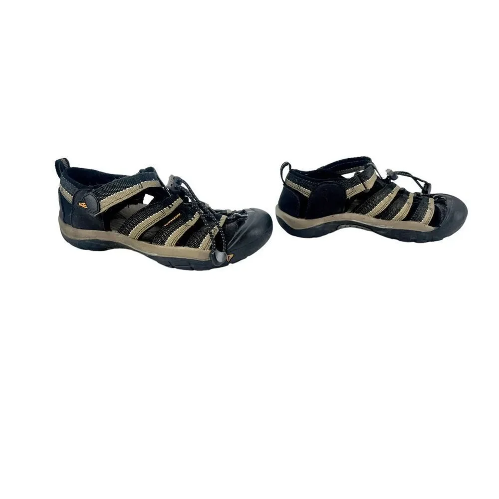 Keen boys hiking water shoes size 4